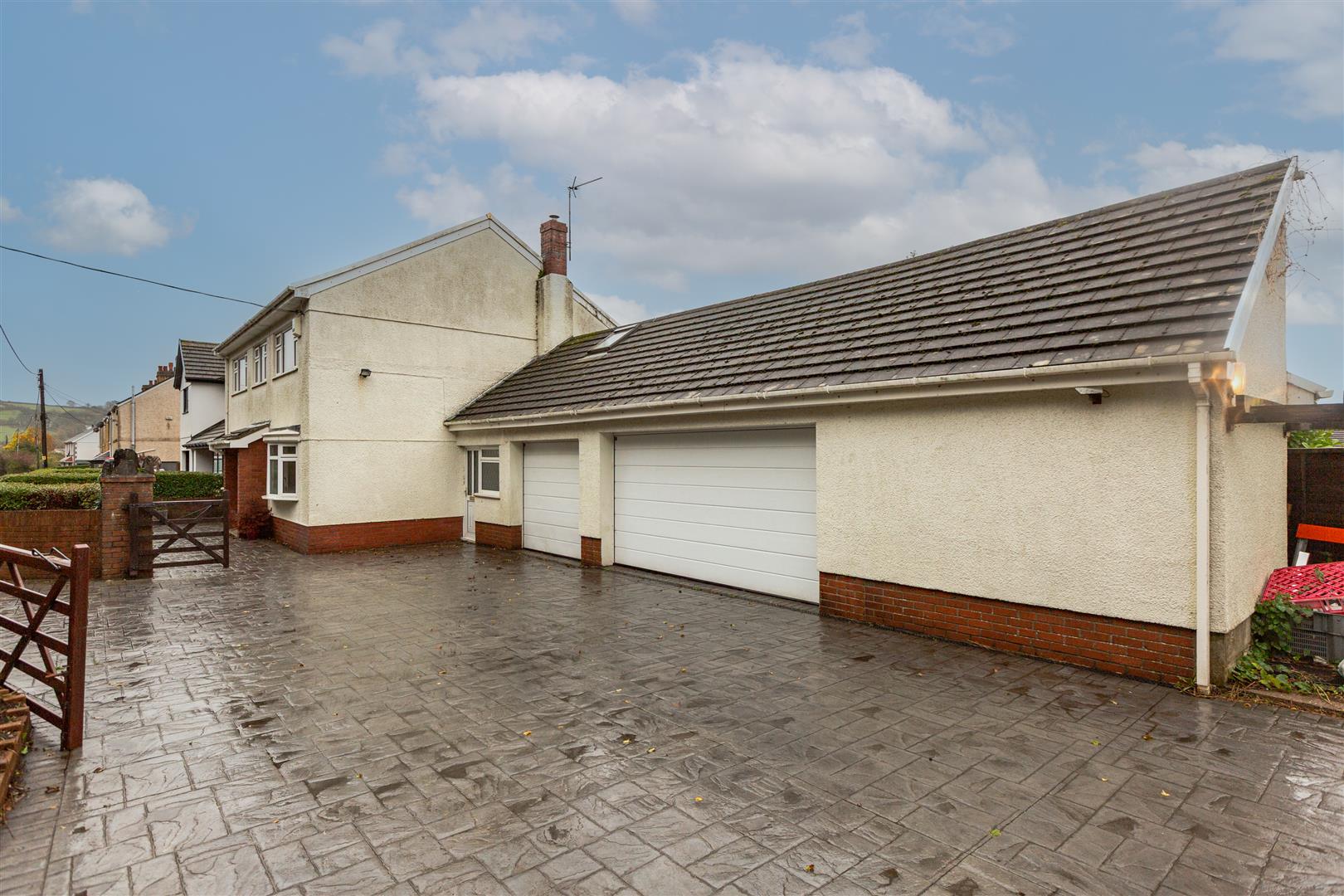 Llanmorlais, Swansea, SA4 3RY